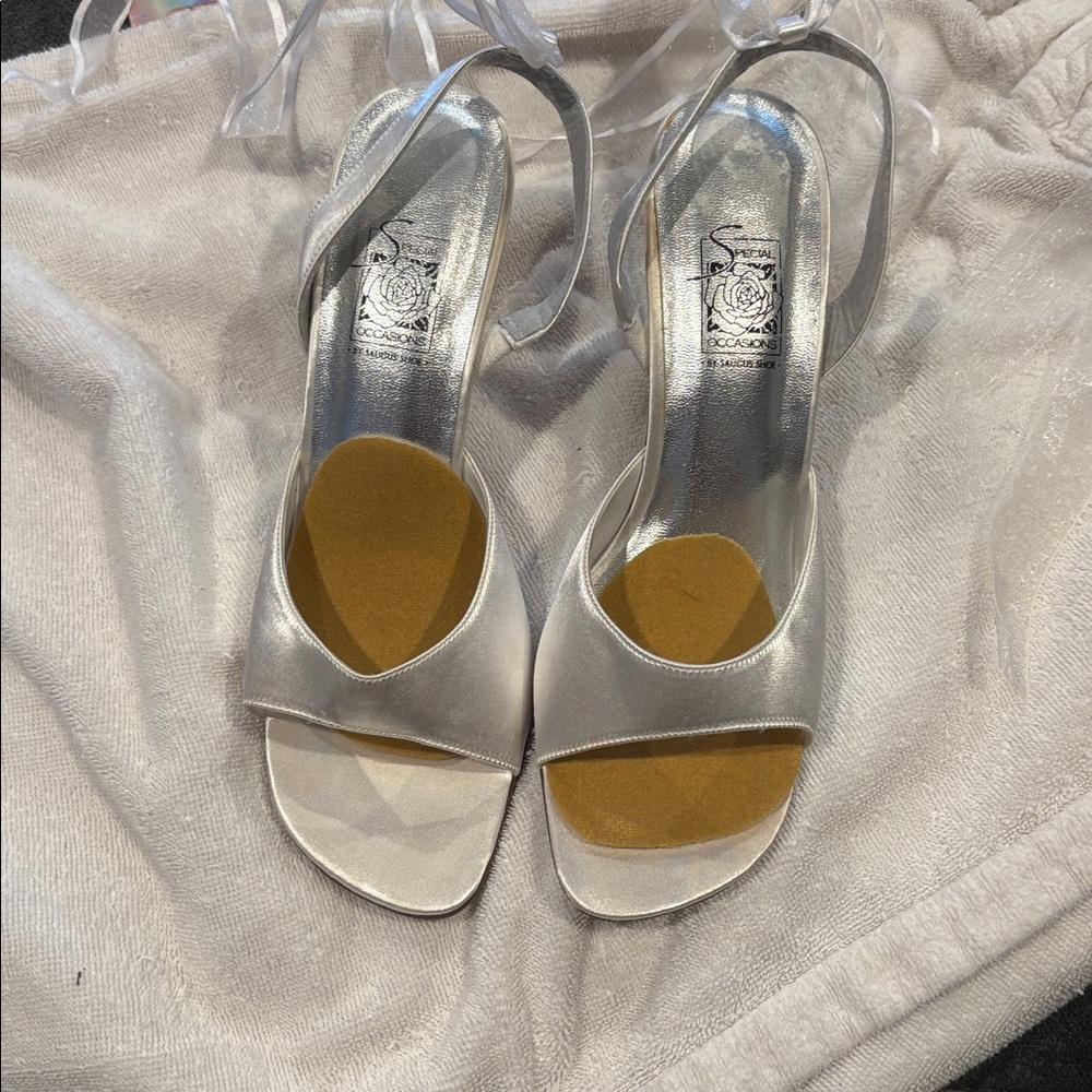 Elegant Slip on chunky heel with lace LIKE NEW 8.5